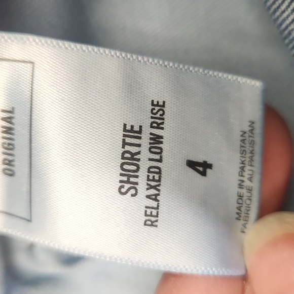 NWT Express Low Rise Relaxed Flip Hem Original Jean Shorts Size 4 - Picture 7 of 7